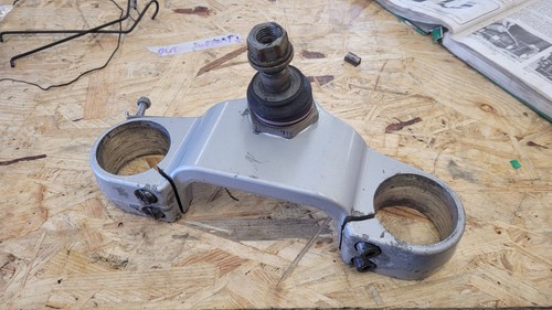 Front fork bottom yoke - front,